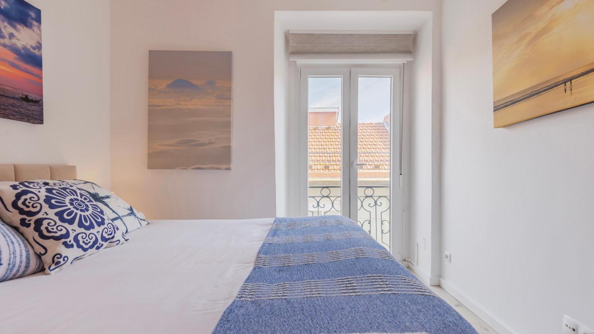 Sunny Design Apt In Praca Das Flores By Lovelystay Lisbon Exterior photo